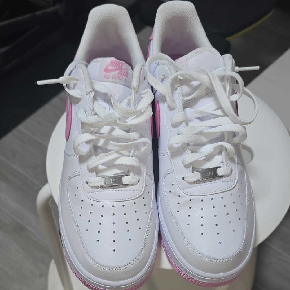 Nike Air Force 1 White and Pink Edition
